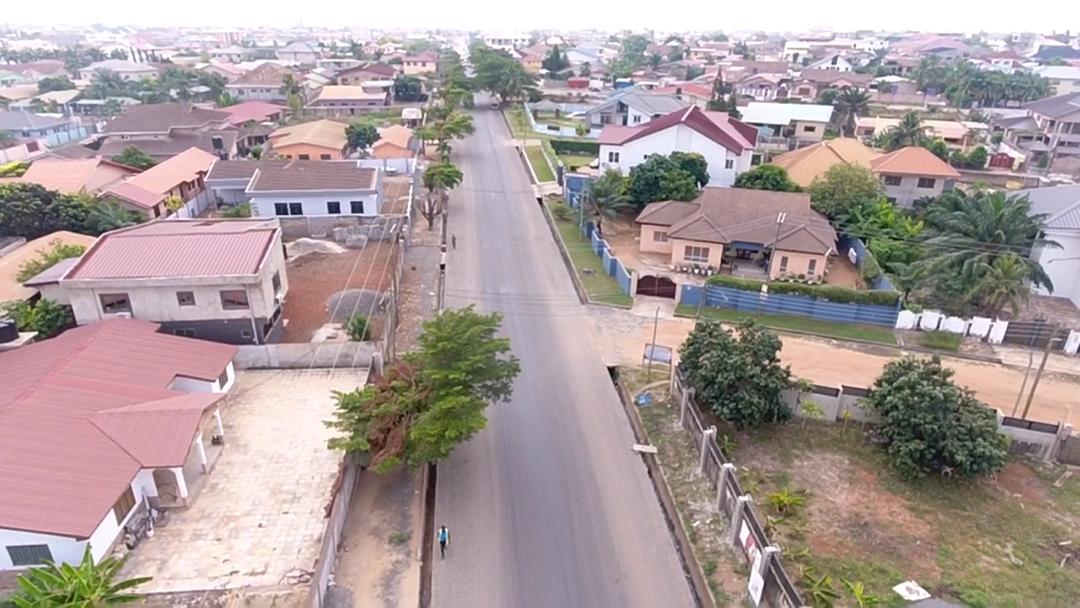 Rehabilitating roads in Accra, Ghana, with recycled materials 